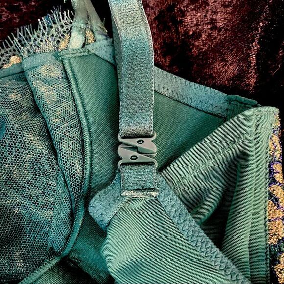 Victoria’s Secret 34D Bra NWT Dream Angels VS Push up w/out padding Emerald Gold - Picture 6 of 9